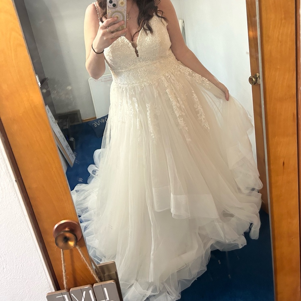 Stella York 6918 Princess Ballgown Wedding Dress - Picture 14 of 16